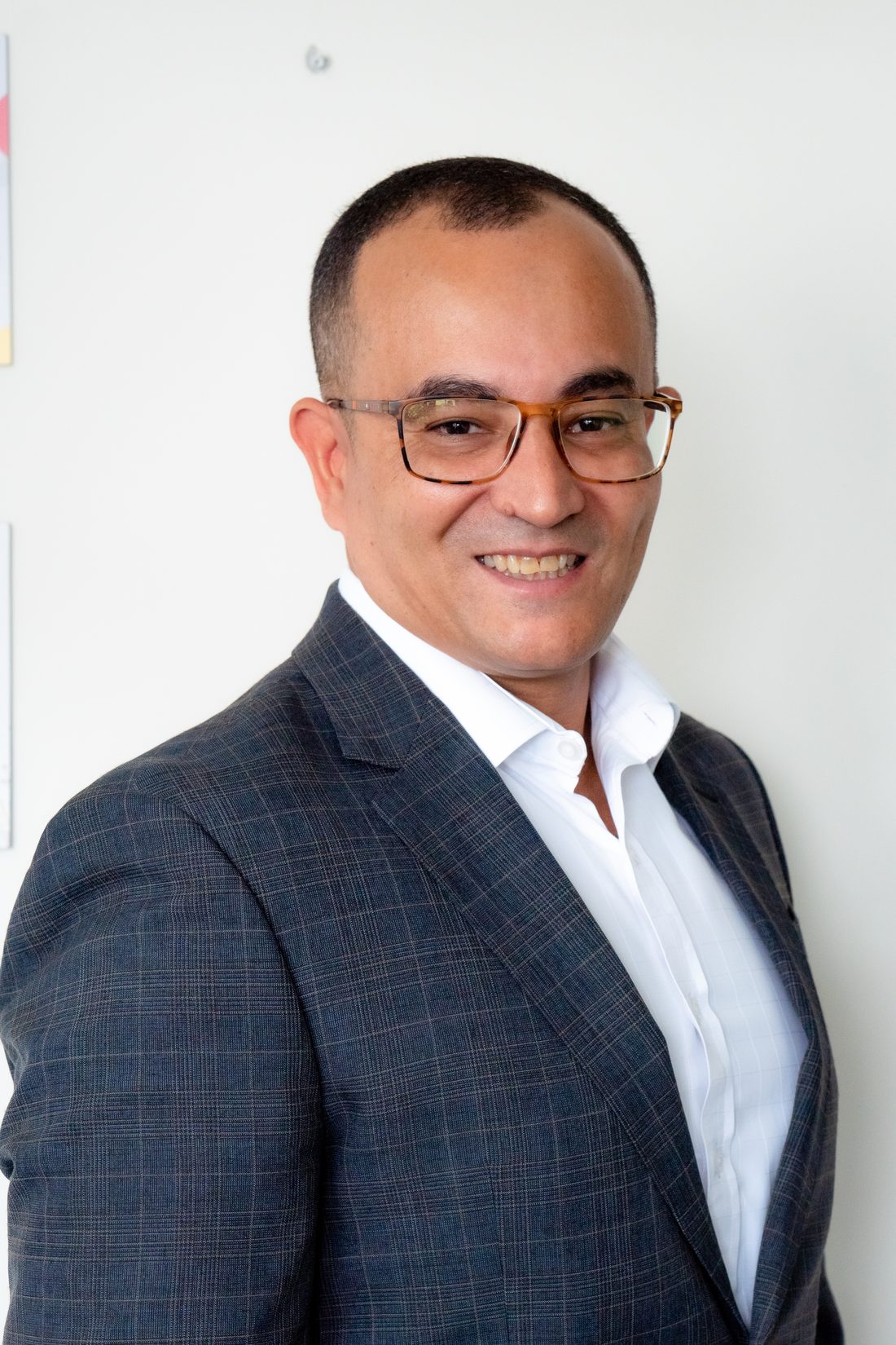 Willian Ferreira, contador responsável da Gestão Inova Contabilidade, no escritório em Osasco